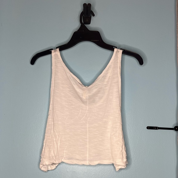 Emma & Sam White Cropped Tee, Sleeveless (was not cut it came that way) - Picture 2 of 3